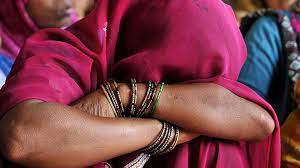 दलित महिला उत्पीड़न का विरोध करने पर झूठे केस में फंसाया, मिल रही धमकियां
