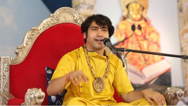 नेम प्लेट विवाद: बागेश्वर धाम के पीठाधीश्वर पंडित धीरेन्द्र कृष्ण शास्त्री का दुकानदारों को अल्टीमेटम