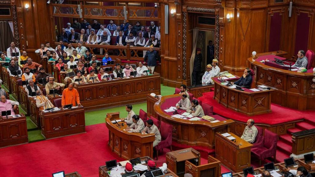 मुख्यमंत्री योगी आदित्यनाथ ने उत्तर प्रदेश विधानसभा में समाजवादी पार्टी पर निशाना साधा