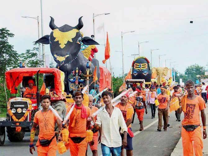 गुरुग्राम में डीजे विवाद पर कांवड़ियों के दो ग्रुपों में भिड़ंत: छह घायल, पांच गिरफ्तार