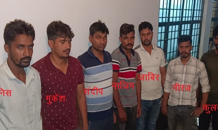 उत्तर प्रदेश में नकल माफिया का पर्दाफाश: आजमगढ़ में DElEd परीक्षा में बड़ा गिरोह पकड़ा गया