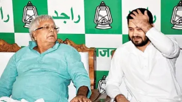 ईडी ने जमीन के बदले नौकरी घोटाले में लालू प्रसाद और उनके बेटे तेजस्वी यादव के खिलाफ आरोप पत्र दाखिल