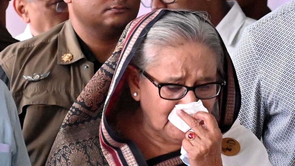 बांग्लादेश संकट: शेख हसीना के इस्तीफा देने के बाद भी स्थिति में सुधार नहीं