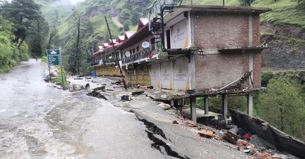 हिमाचल प्रदेश में मानसून का कहर जारी: रामपुर उपमंडल में बादल फटने से मची तबाही