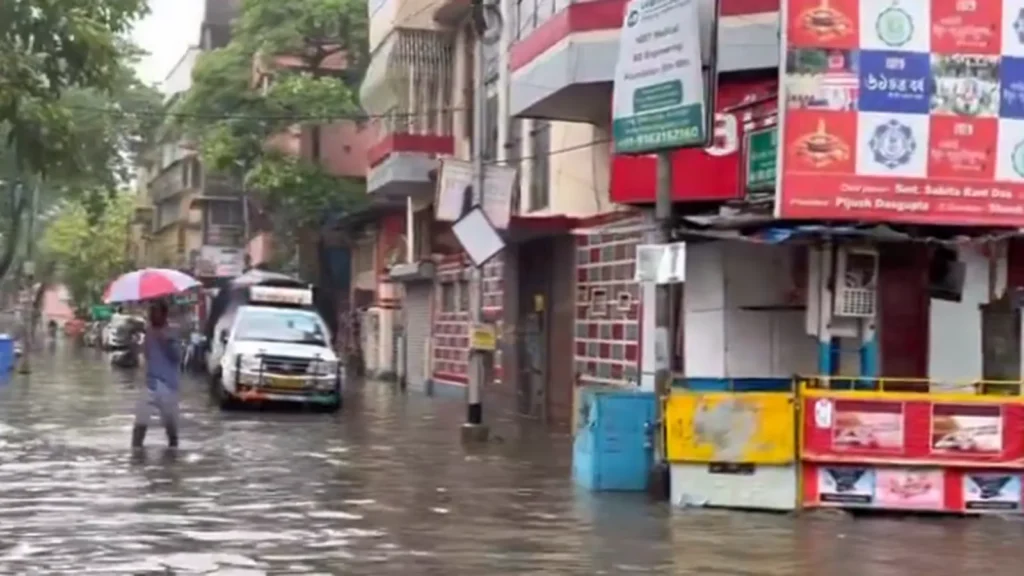 पश्चिम बंगाल: 42 साल पहले की पीड़िता की चीखें और आज भी जारी मूसलाधार बारिश का कहर