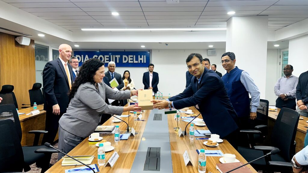 अमेरिकी लघु व्यवसाय प्रशासन प्रतिनिधिमंडल ने नई दिल्ली में आईडेक्स-डिओ का दौरा किया