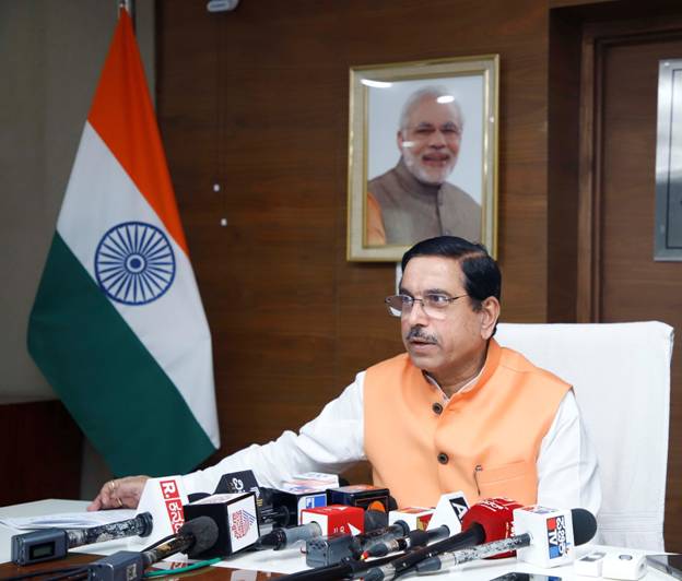 गुणवत्तापूर्ण एवं पौष्टिक भोजन मोदी सरकार की सर्वोच्च प्राथमिकता, भारत ब्रांड के तहत चावल और आटे की बिक्री जारी रहेगी: प्रल्हाद जोशी