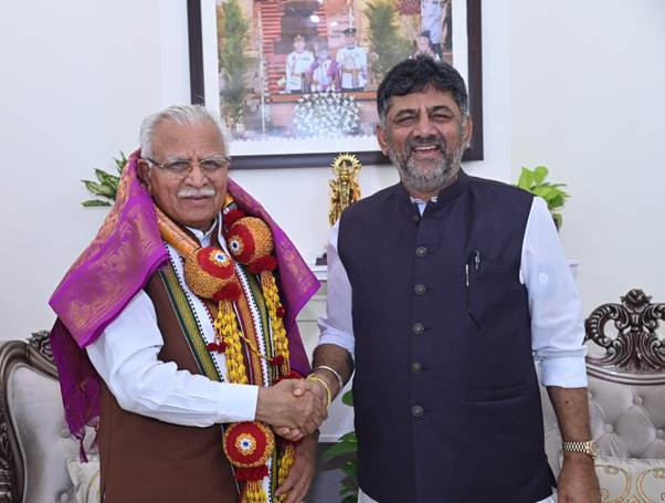 केंद्रीय मंत्री मनोहर लाल ने कर्नाटक के उपमुख्यमंत्री के साथ शहरी विकास से संबंधित मुद्दों पर चर्चा की