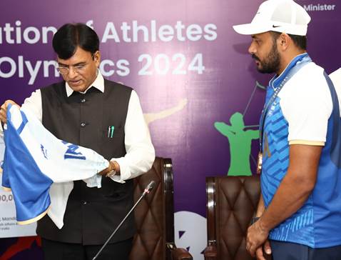 “आपने भारत को अपार गौरव दिलाया है और लाखों युवा एथलीटों को अपने सपनों को साकार करने के लिए प्रेरित किया है” – डॉ. मनसुख मांडविया