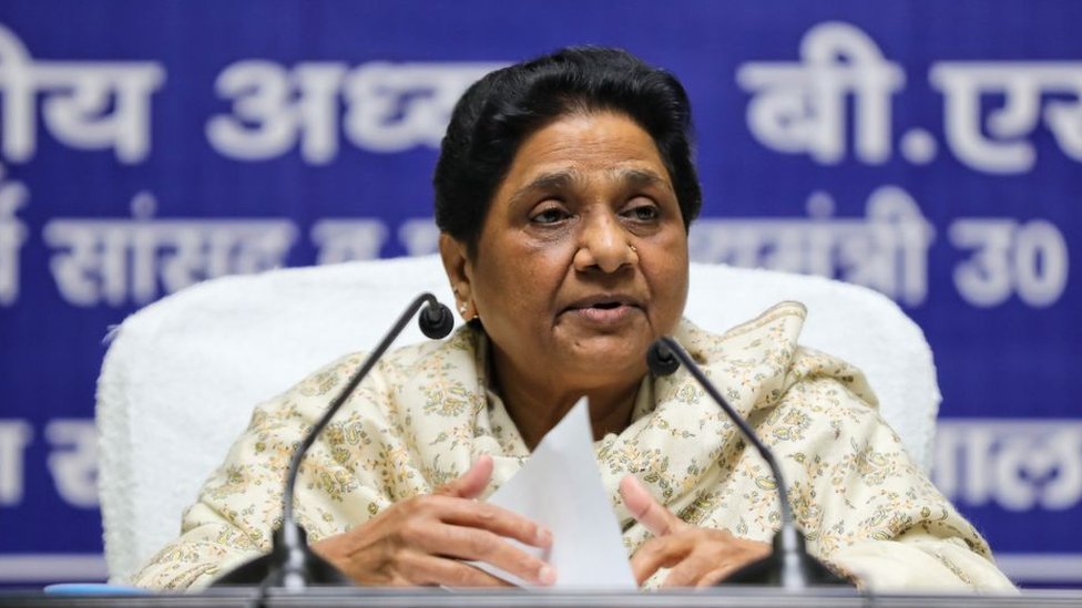 मायावती को बीजेपी विधायक ने बताया ‘सबसे भ्रष्ट मुख्यमंत्री’, सियासत गरमाई, सपा-बसपा ने साधा निशाना