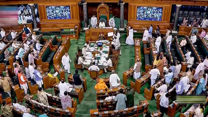 वक्फ अधिनियम में बड़ा संशोधन: मोदी सरकार का नया विधेयक संसद में, विपक्ष ने उठाए सवाल