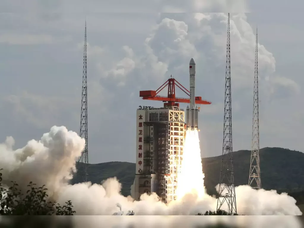 चीन ने लॉन्ग मार्च 6ए रॉकेट से छोड़े 18 इंटरनेट सैटेलाइट्स, एलन मस्क के स्टारलिंक को टक्कर देने की तैयारी