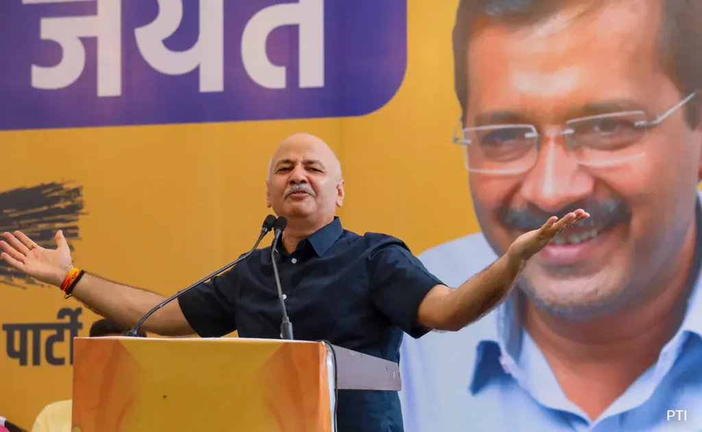 दिल्ली में आम आदमी पार्टी के सामने चुनौतियों का सामना: अरविंद केजरीवाल की जेल और मनीष सिसोदिया की पेडयात्रा