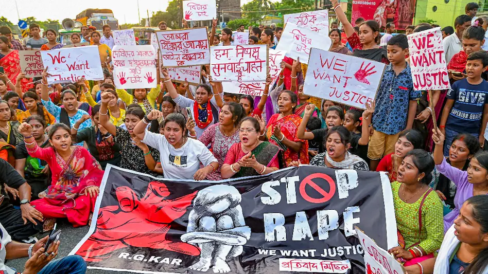 कोलकाता के आरजी कर मेडिकल कॉलेज में डॉक्टर की हत्या और बलात्कार पर विरोध जारी, ममता बनर्जी ने दिया आश्वासन