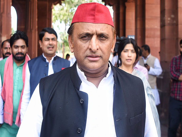 अखिलेश यादव का अजय यादव के एनकाउंटर पर सवाल