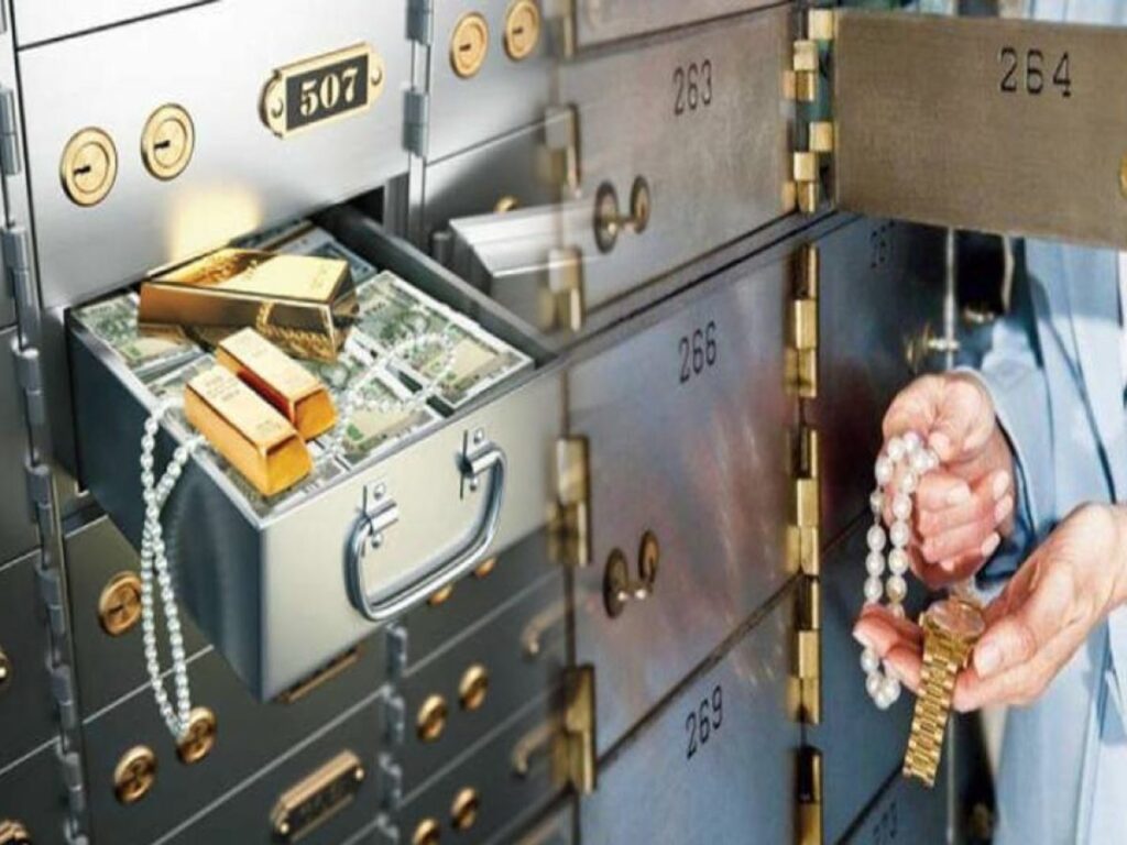 दिल्ली के पंजाब नेशनल बैंक में लॉकर से गहने चोरी का मामला: यशपाल की शिकायत पर FIR दर्ज