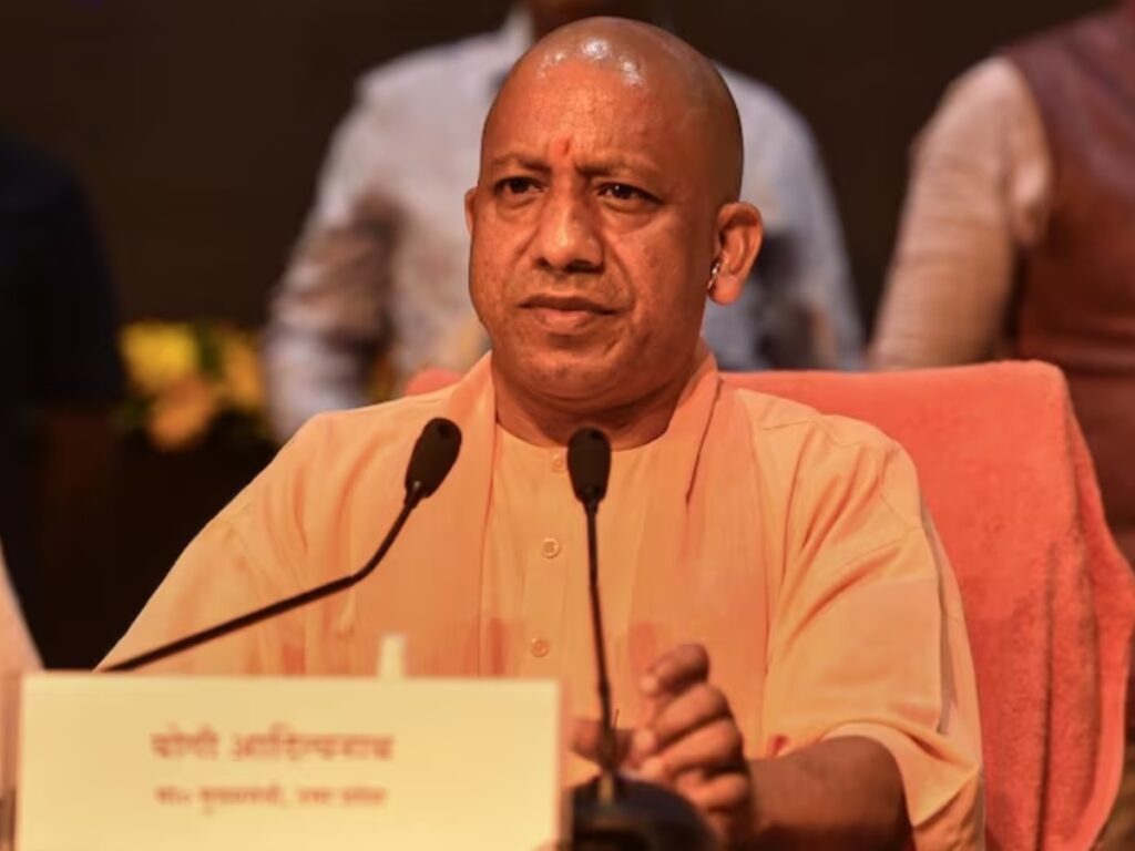 सीएम योगी का कड़ा रुख: चकबंदी विभाग में लापरवाह अधिकारियों पर कार्रवाई, 13 निलंबित