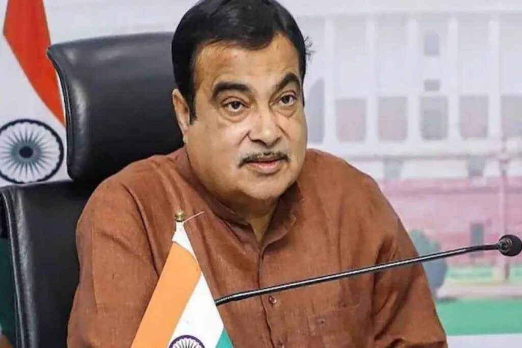 केंद्रीय मंत्री नितिन गडकरी ने छत्रपति शिवाजी महाराज की मूर्ति पर स्टेनलेस स्टील के उपयोग की बात की: बयान ने राजनीतिक हलचल मचाई