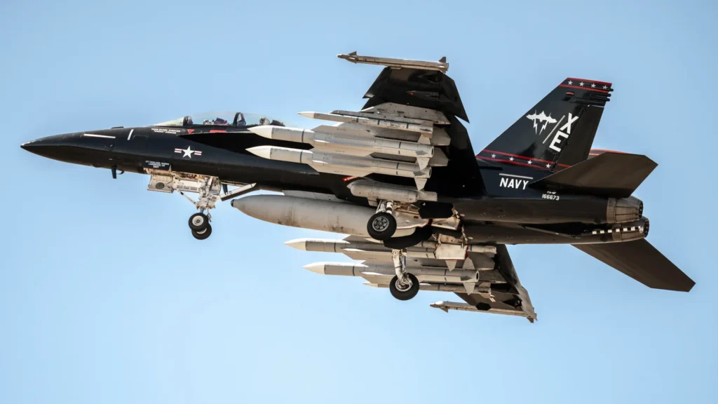अमेरिकी फाइटर जेट F/A-18E/F सुपर हॉर्नेट के मिसाइल सिस्टम की नई तस्वीरें: खतरनाक मिसाइलों की झलक