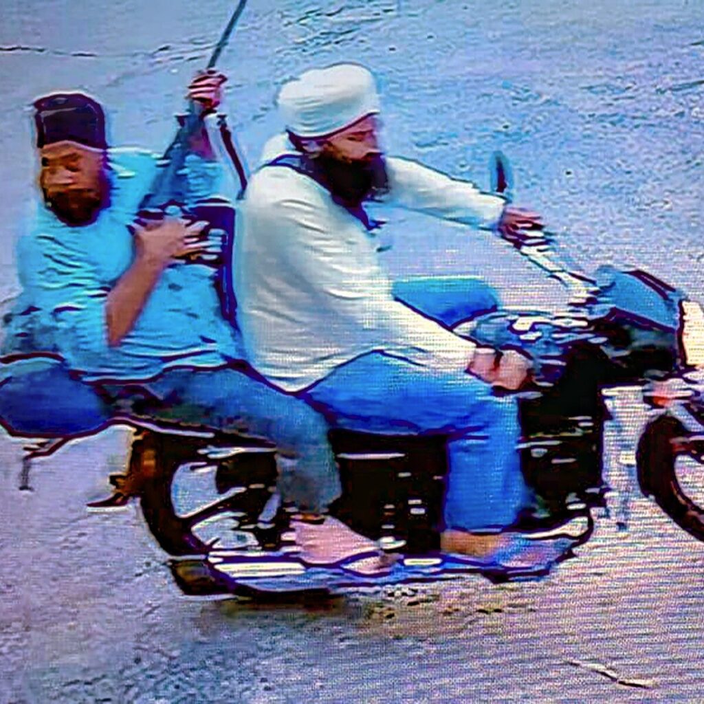 गुरुद्वारा परिसर के बाहर फायरिंग: बाइक सवार हमलावरों ने किया हमला