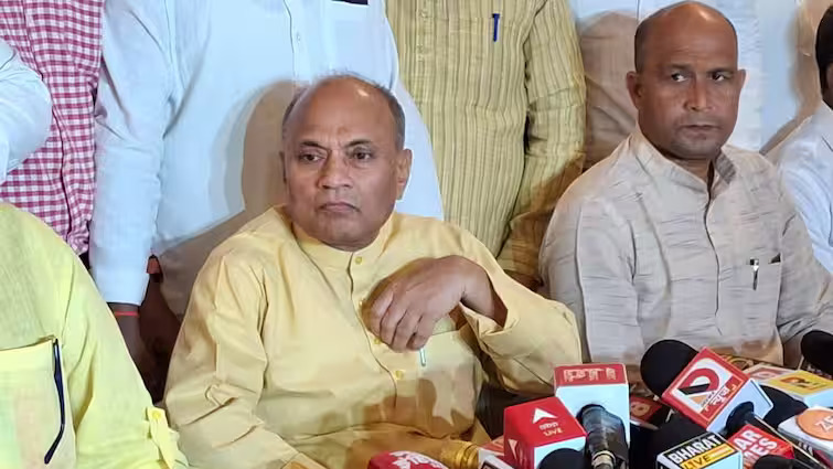 मुख्यमंत्री नीतीश कुमार के करीबी रहे आरसीपी सिंह ने नई पार्टी “आशा” का किया ऐलान