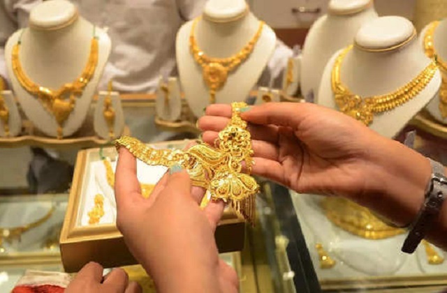 दिवाली पर सोने की कीमतों में भारी गिरावट, खुश हुए ग्राहक
