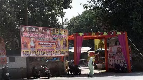 डासना मंदिर में महापंचायत पर रोक, पुलिस की सख्ती के बीच समर्थकों में हड़कंप
