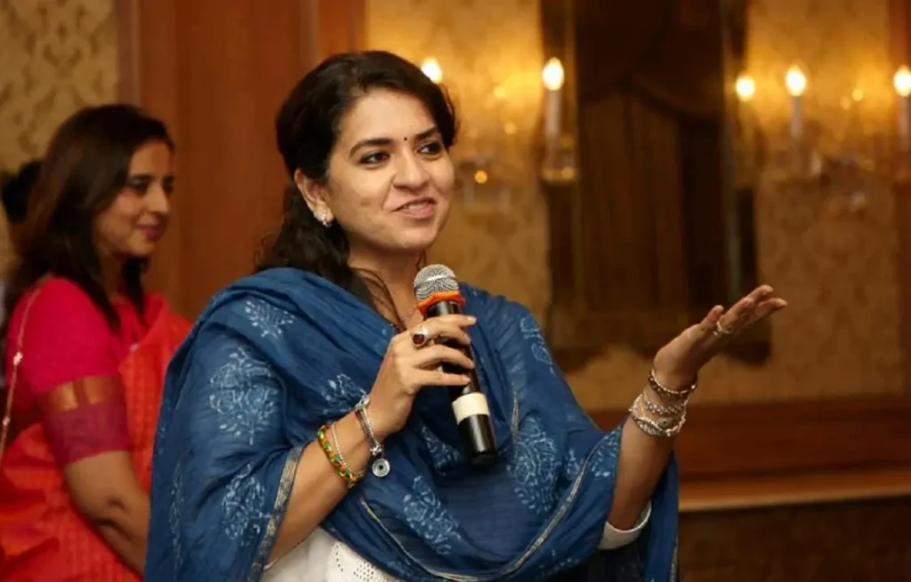 महाराष्ट्र विधानसभा चुनाव 2024: साड़ी क्वीन शाइना एनसी का राजनीति और फैशन का अनोखा सफर