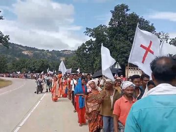 जशपुर विधायक के विवादित बयान के विरोध में ईसाई समुदाय का पैदल मार्च, सीएम निवास की पहुँच कर खत्म होगा यात्रा।
