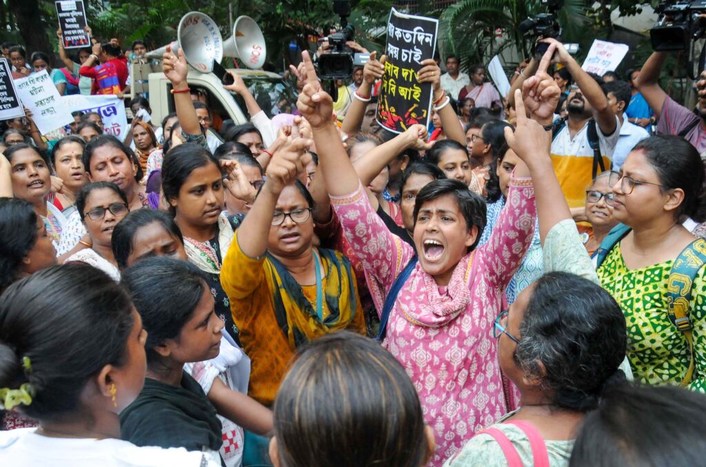 ममता बनर्जी का भूख हड़ताल समाप्त करने का अनुरोध, पर डॉक्टरों का ‘आमरण अनशन’ 16वें दिन भी जारी