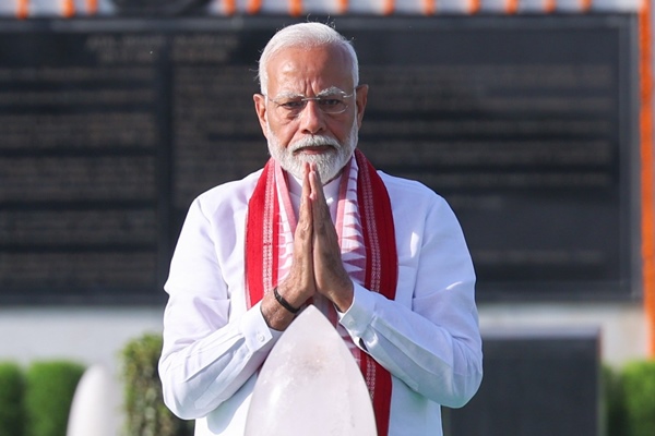 प्रधानमंत्री नरेंद्र मोदी ने दीपावली पर देशवासियों को दीं शुभकामनाएं, सुख-समृद्धि की कामना
