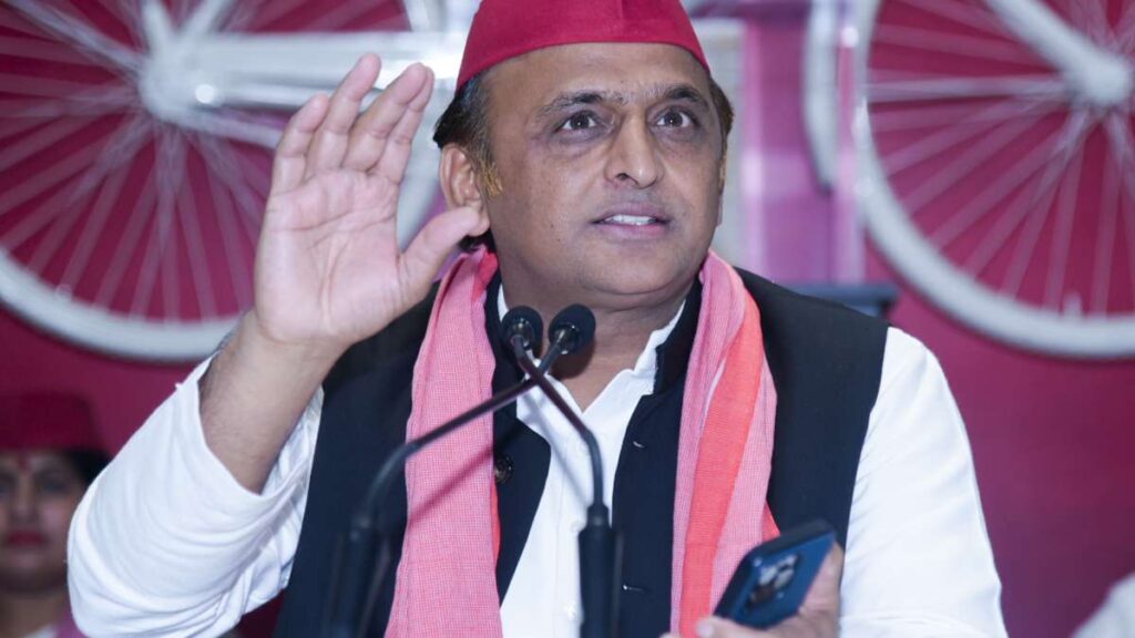 अखिलेश यादव का सवाल: ‘हमारे सांसद बेंगलुरु में थे तो FIR संभल में कैसे?’, पुलिस का जवाब- ‘जगह से फर्क नहीं पड़ता’