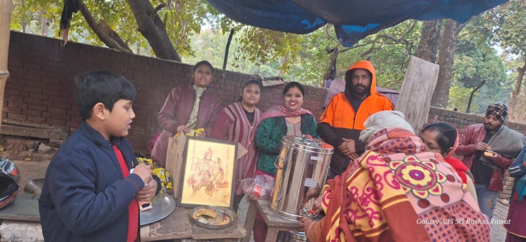 तुलसी पूजन के अवसर पर श्री हरि सिमरन सेवा समिति ने चाय का लंगर लगाया