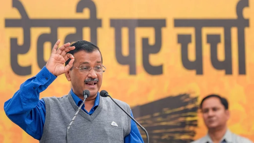 पहले ऑटो वालों, महिलाओं और अब बुजुर्गों के लिए ऐलान: कैसे चुनाव से पहले केजरीवाल ने सेट किया एजेंडा