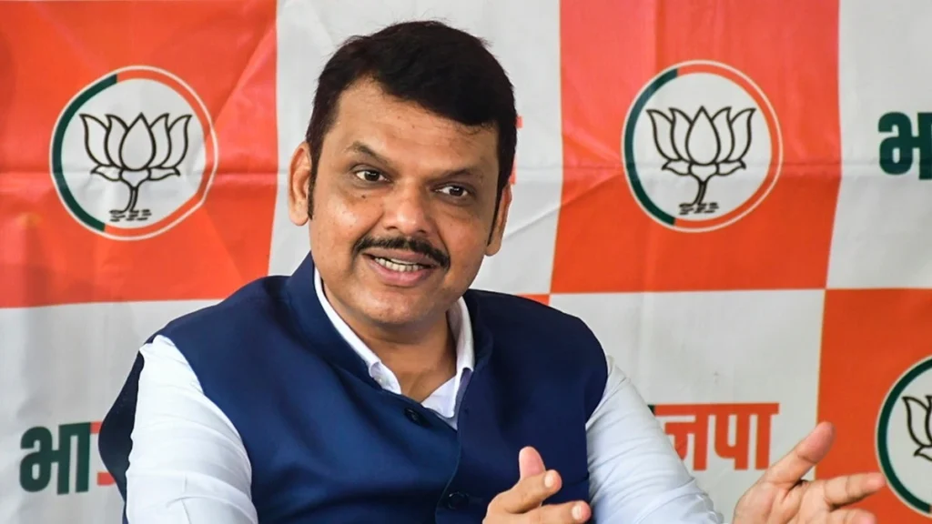 देवेंद्र फडणवीस: फिर महाराष्ट्र के मुख्यमंत्री बनने की चर्चा के बीच जानें उनकी नेटवर्थ और पत्नी का निवेश