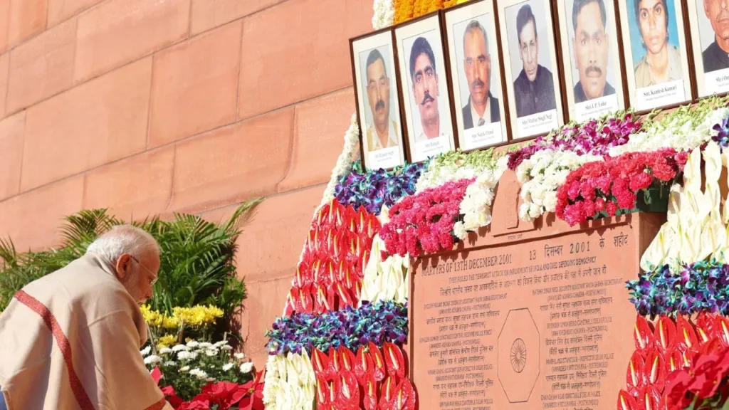 संसद भवन पर हमले के 23 साल पूरे होने पर शहीद जवानों को श्रद्धांजलि