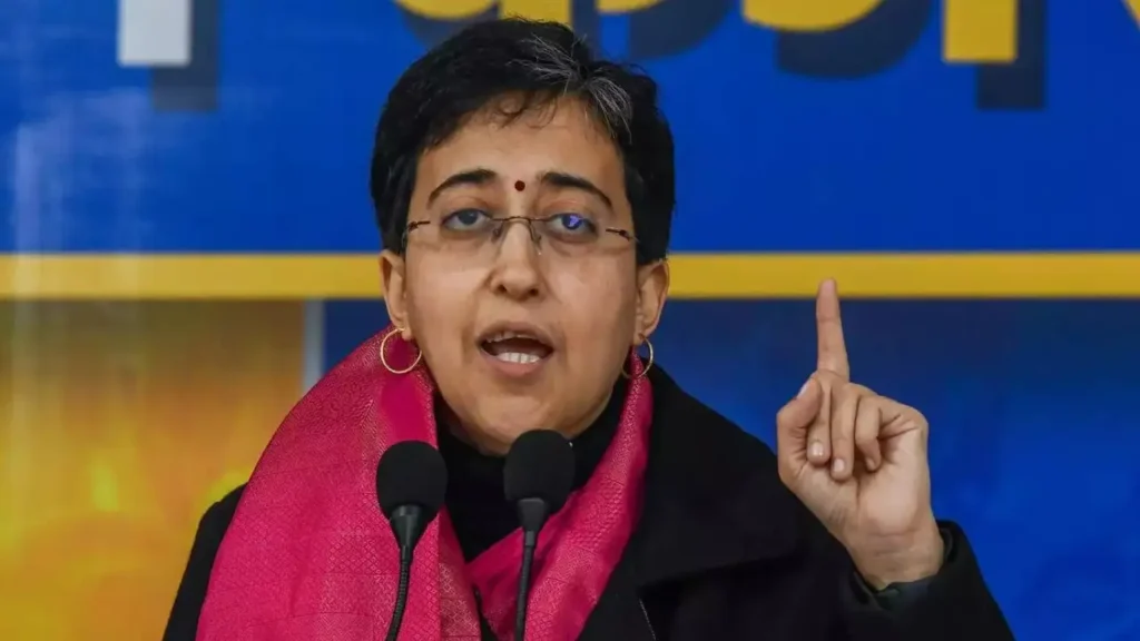 त्रिकोणीय लड़ाई में फंसीं दिल्ली सीएम आतिशी, क्या कालकाजी सीट निकाल पाएंगी?