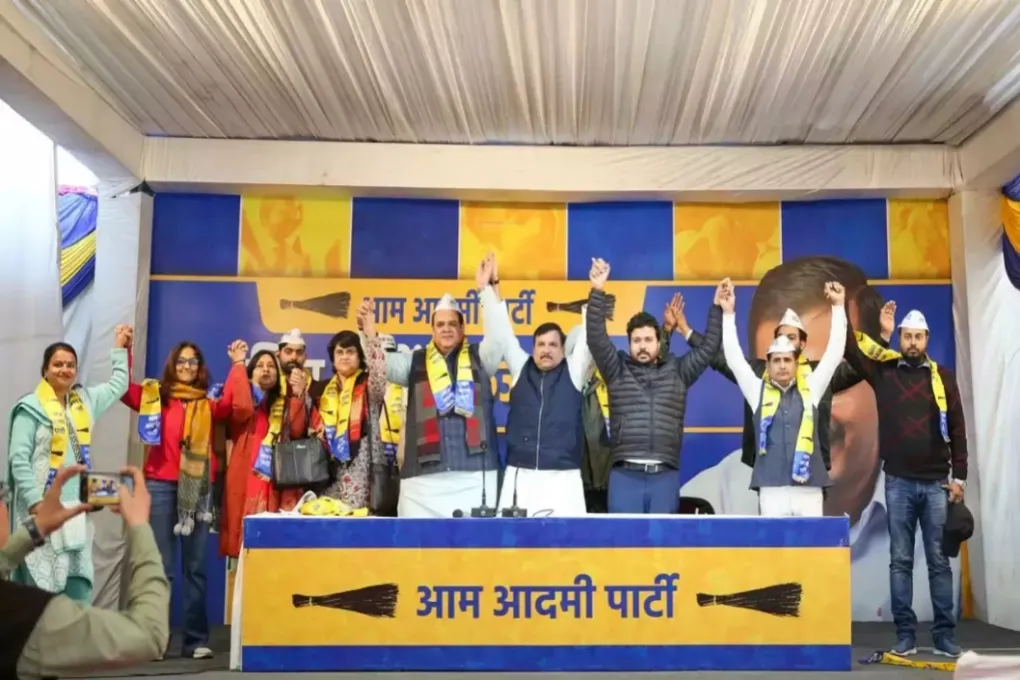 दिल्ली विधानसभा चुनाव से पहले भाजपा को झटका, संजीव अरोड़ा और उनकी टीम आप में शामिल