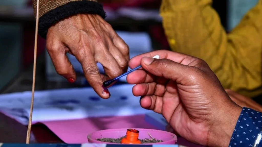 70 सीटें, 1 करोड़ 55 लाख वोटर और ट्रायंगल टक्कर… जानिए देश की राजधानी दिल्ली की चुनावी प्रोफाइल