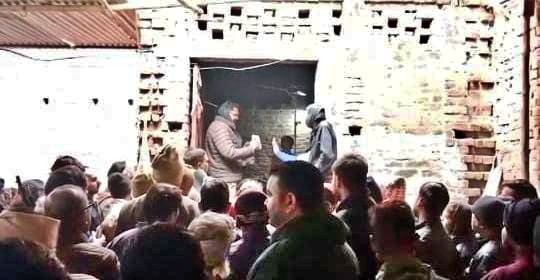 उन्नाव में फंदे से लटका मिला पत्रकार का शव, परिजनों ने काटा बवाल, पुलिस से नोकझोंक