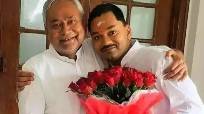 निशांत कुमार ने बिहार कैबिनेट में मंत्री पद की शपथ ली