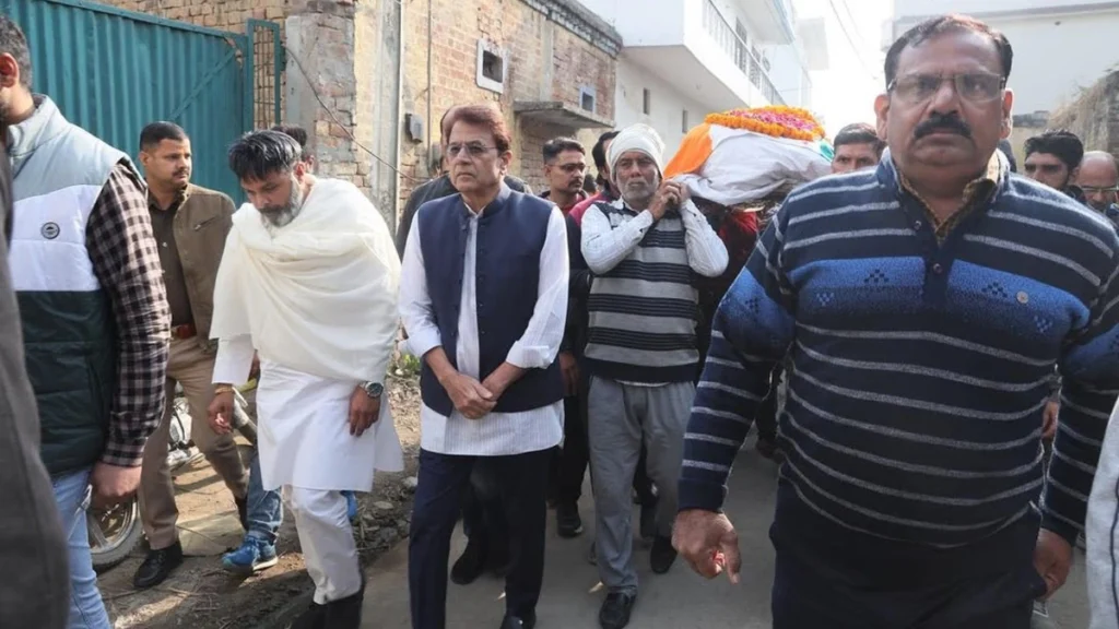“प्रभु श्री राम खुद कंधा देने आए…” अरुण गोविल ने उठाई शामली एनकाउंटर के शहीद STF इंस्पेक्टर सुनील कुमार की अर्थी, भावुक हो गए लोग