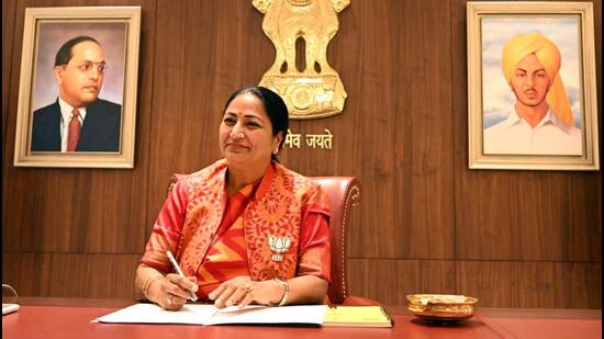 दिल्ली की नई CM रेखा गुप्ता का बड़ा फैसला!
