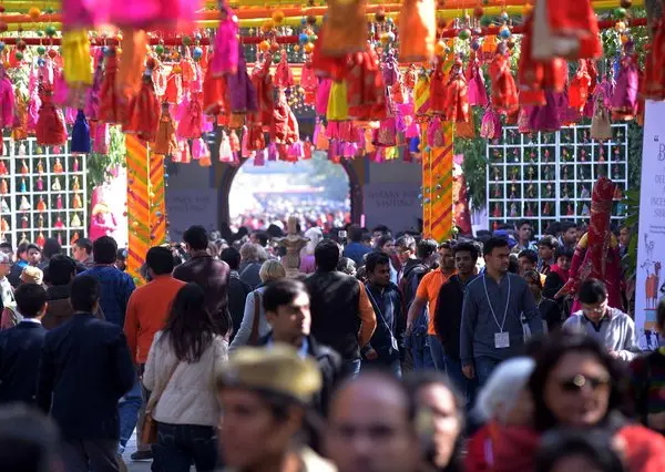साहित्य उत्सव में संस्था की ‘क्षुद्रता