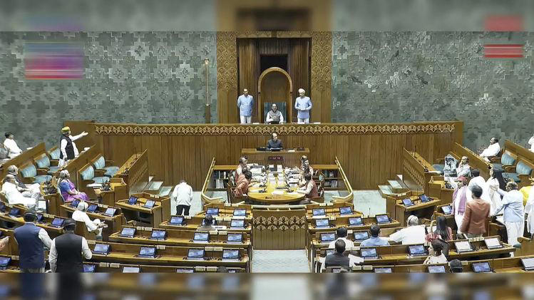सांसदों और पूर्व सांसदों की सैलरी, भत्ते और पेंशन में बढ़ोतरी, सरकार का बड़ा फैसला!