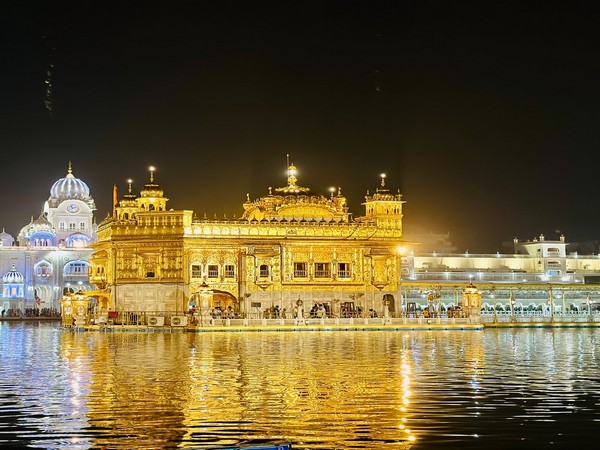 अमृतसर के स्वर्ण मंदिर पर लोहे की छड़ी से हमला, पाँच लोग घायल; हमलावर गिरफ्तार