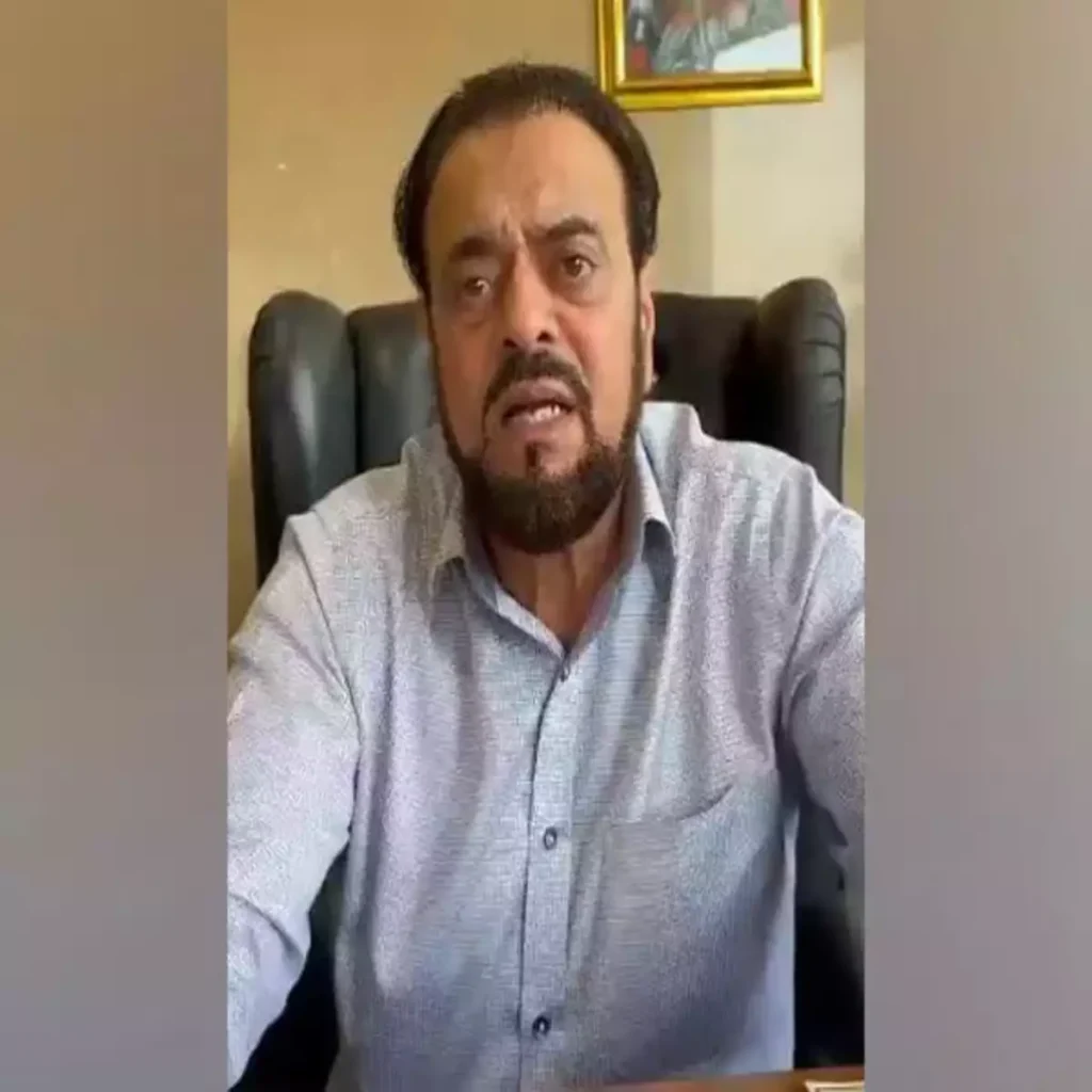 औरंगजेब को हीरो बताने वाले अबू आजमी पीछे हट गए, लेकिन अखिलेश यादव क्यों आगे बढ़ रहे हैं?