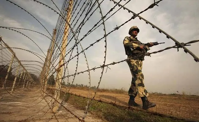 सुरक्षा के चार मोर्चे: भारत की रक्षा चुनौतियों का विश्लेषण सुरक्षा के चार मोर्चे: भारत की रक्षा चुनौतियों का विश्लेषण