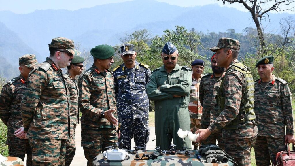 भारतीय सशस्त्र बलों ने अरुणाचल प्रदेश में त्रि-सेवा अभ्यास ‘प्रचंड प्रहार’ का संचालन किया भारतीय सशस्त्र बलों ने अरुणाचल प्रदेश में त्रि-सेवा अभ्यास ‘प्रचंड प्रहार’ का संचालन किया