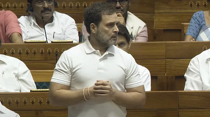 भारतीय संसद का उपहास: राहुल गांधी के व्यवहार और नेतृत्व संकट पर एक गहरी पड़ताल